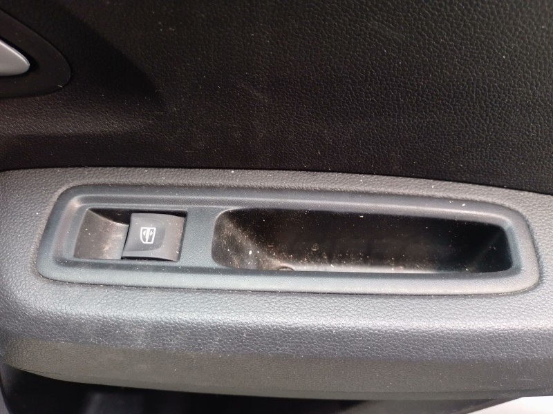 Recambio de mando elevalunas trasero derecho para dacia sandero iii 1.0 tce 90 eco-g referencia OEM IAM   
