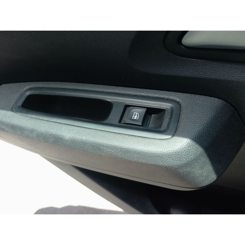 Recambio de mando elevalunas trasero izquierdo para dacia sandero iii 1.0 tce 90 eco-g referencia OEM IAM   