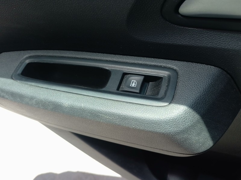 Recambio de mando elevalunas trasero izquierdo para dacia sandero iii 1.0 tce 90 eco-g referencia OEM IAM   