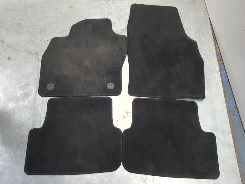 Recambio de juego alfombrillas para skoda fabia iv (pj3) 1.0 mpi referencia OEM IAM 6VB863011  