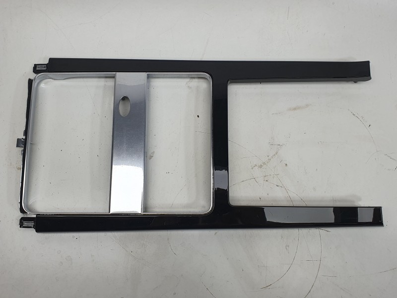 Recambio de moldura para land rover range rover velar (l560) 2.0 p300 si4 4x4 referencia OEM IAM J8A2044E05A  