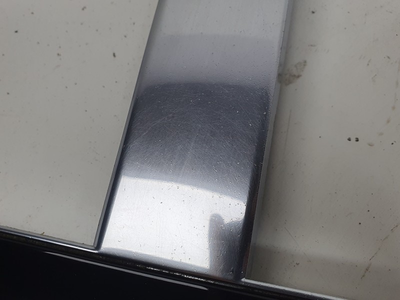 Recambio de moldura para land rover range rover velar (l560) 2.0 p300 si4 4x4 referencia OEM IAM J8A2044E05A  