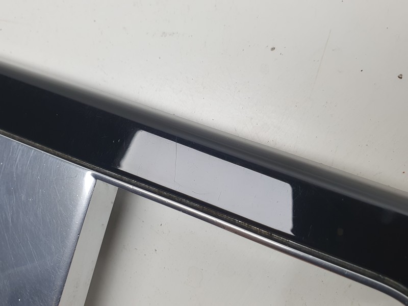 Recambio de moldura para land rover range rover velar (l560) 2.0 p300 si4 4x4 referencia OEM IAM J8A2044E05A  