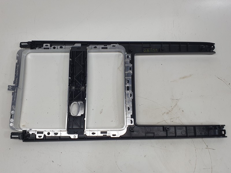 Recambio de moldura para land rover range rover velar (l560) 2.0 p300 si4 4x4 referencia OEM IAM J8A2044E05A  