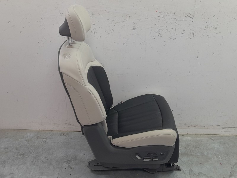 Recambio de asiento trasero medio para kia ev9 100 gt-line awd referencia OEM IAM 89B46DO100DFS  