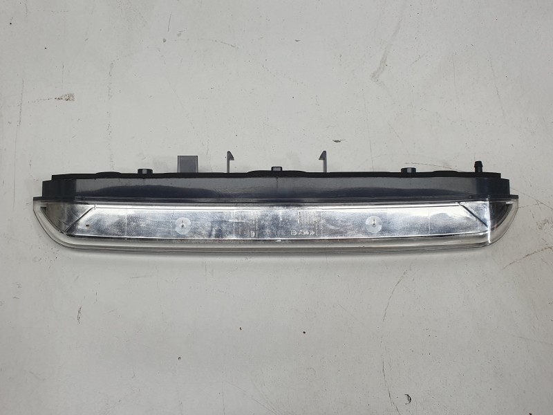 Recambio de luz central de freno para ds ds 3 / ds 3 crossback (ur_, uc_, uj_) 1.2 puretech 130 referencia OEM IAM 9825518680  