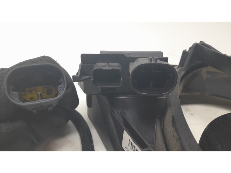 Recambio de electroventilador para ds ds 3 / ds 3 crossback (ur_, uc_, uj_) 1.2 puretech 130 referencia OEM IAM 9827752980  EVF7