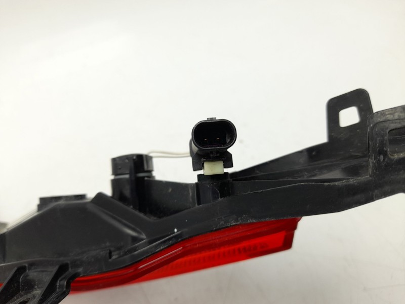 Recambio de faro antiniebla trasero izquierdo para land rover range rover velar (l560) 2.0 p300 si4 4x4 referencia OEM IAM J8A21