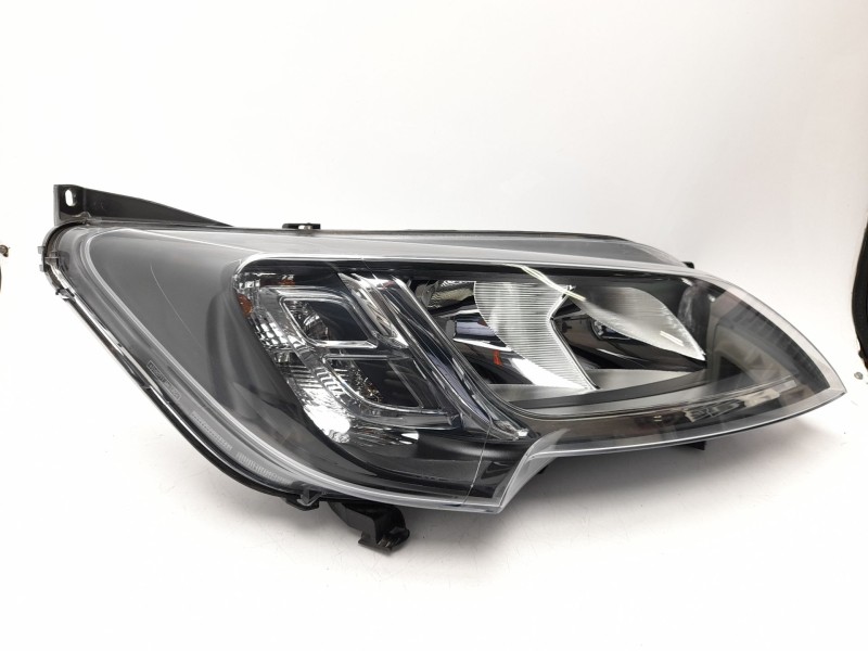 Recambio de faro derecho para toyota proace max referencia OEM IAM   