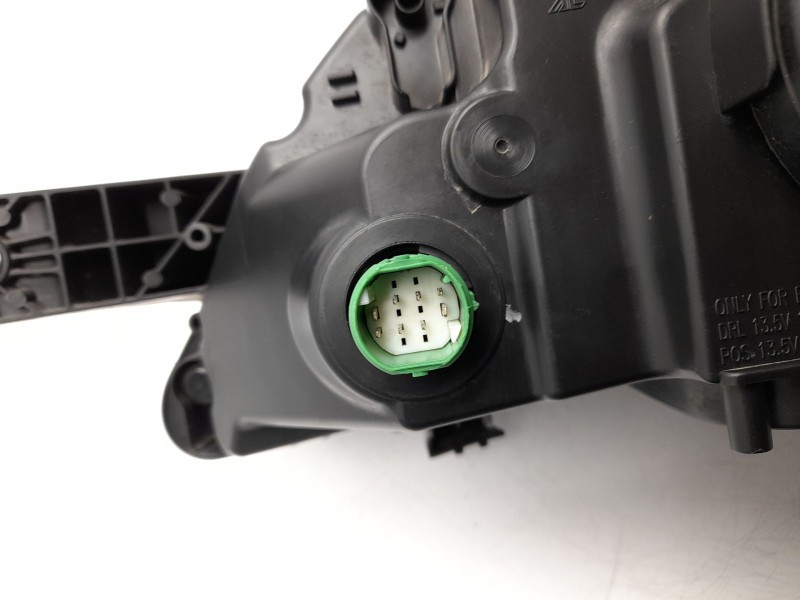 Recambio de faro derecho para toyota proace max referencia OEM IAM   