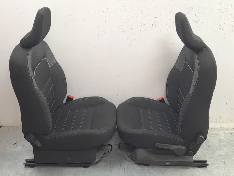 Recambio de juego asientos completo para dacia sandero iii 1.0 tce 90 eco-g referencia OEM IAM   