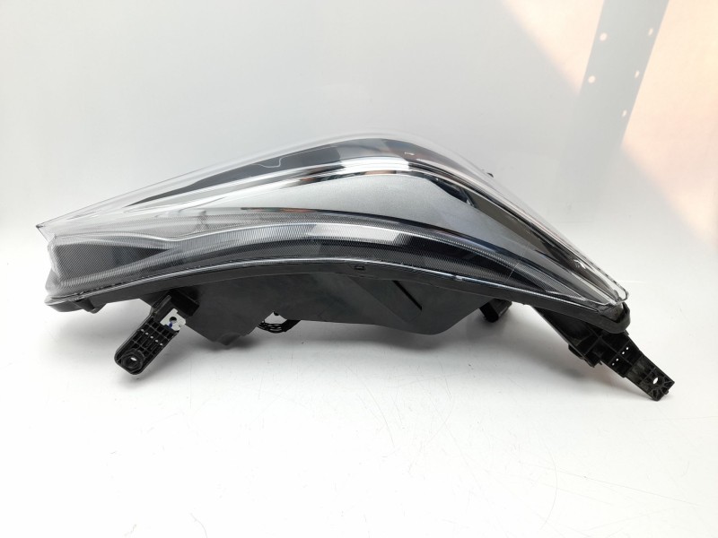 Recambio de faro derecho para mg 3 referencia OEM IAM  11996813 