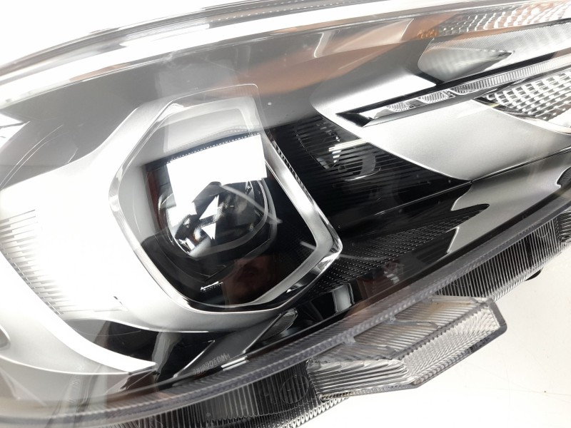 Recambio de faro derecho para mg 3 referencia OEM IAM  11996813 
