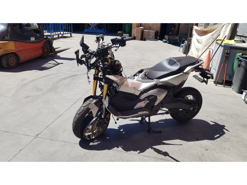 honda x-adv del año 2022