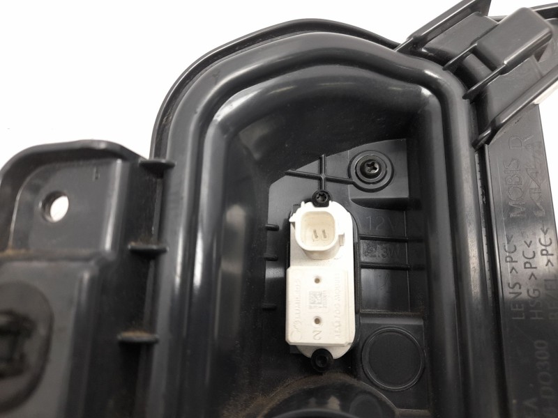 Recambio de faro antiniebla trasero derecho para kia ev9 100 gt-line awd referencia OEM IAM 92406DO300  