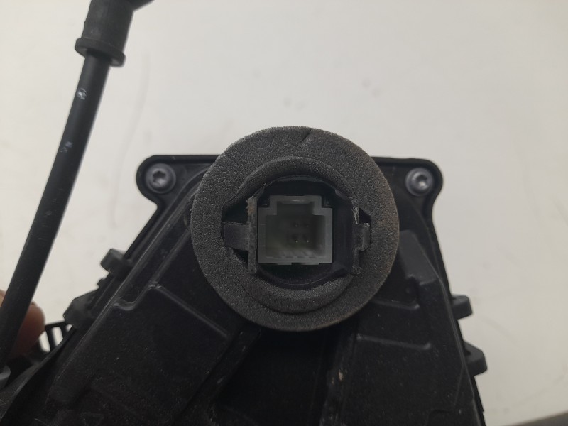 Recambio de cerradura puerta trasera derecha para renault captur e-tech hybrid referencia OEM IAM  825021122R 