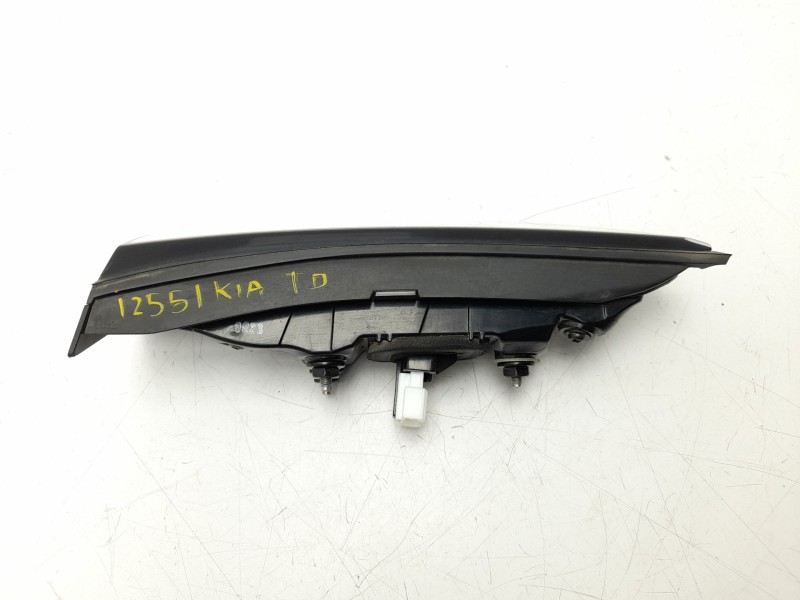 Recambio de piloto trasero derecho interior para kia ev9 100 gt-line awd referencia OEM IAM  92404DO000 