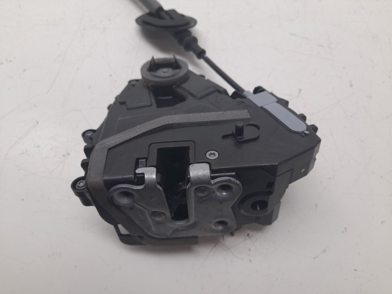 Recambio de cerradura puerta trasera izquierda para renault captur e-tech hybrid referencia OEM IAM  825031538R 