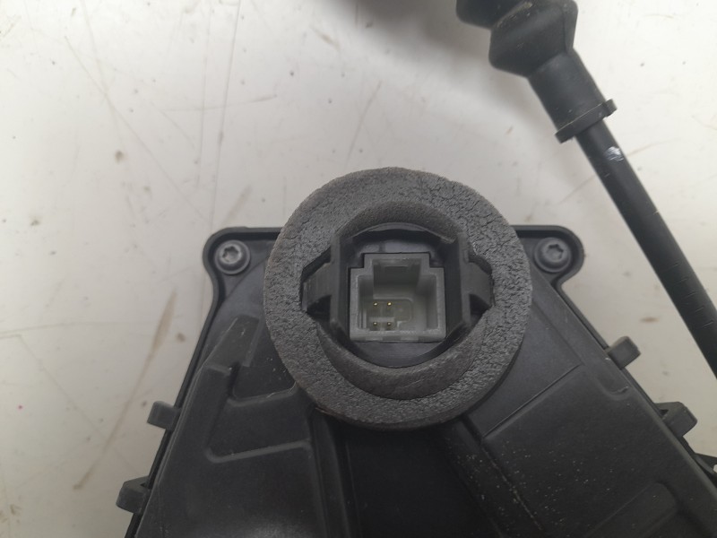 Recambio de cerradura puerta trasera izquierda para renault captur e-tech hybrid referencia OEM IAM  825031538R 