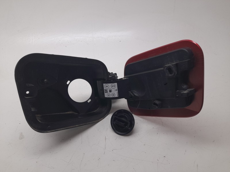 Recambio de tapa exterior combustible para renault captur e-tech hybrid referencia OEM IAM  788302200R 