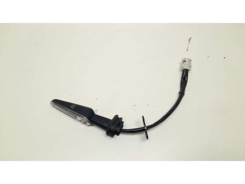 Recambio de piloto delantero derecho para yamaha mt mt-09 (rn83) referencia OEM IAM B7N833300000 B7N833300000 