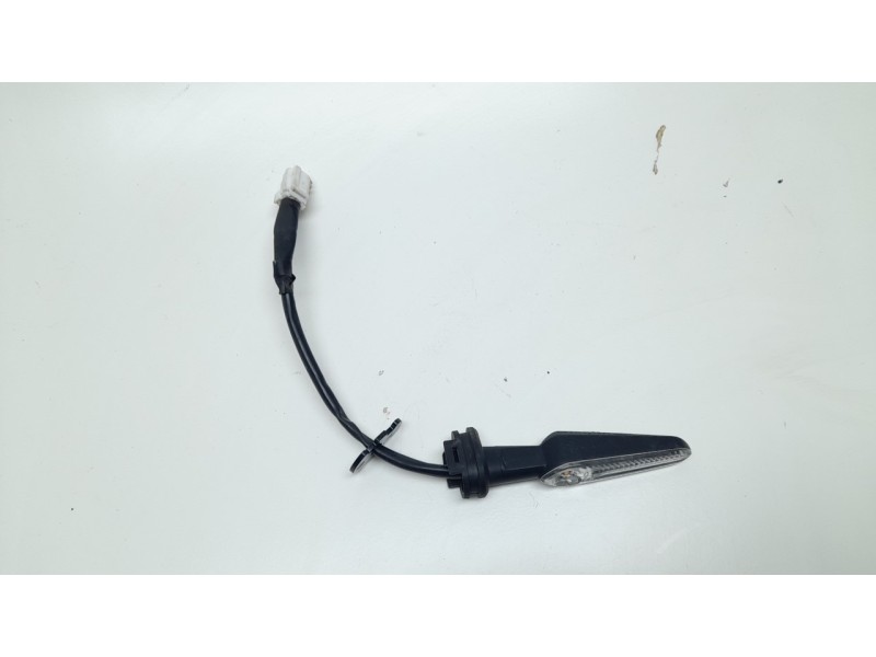 Recambio de piloto delantero derecho para yamaha mt mt-09 (rn83) referencia OEM IAM B7N833300000 B7N833300000 
