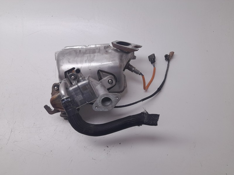 Recambio de catalizador para renault captur e-tech hybrid referencia OEM IAM 200A07271R 208A05647R 