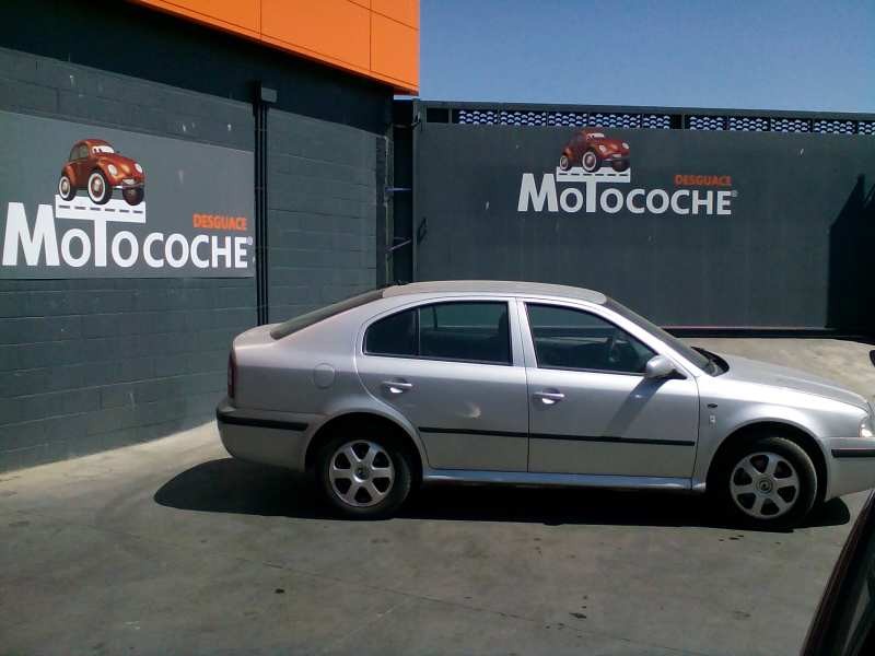 skoda octavia berlina (1u2) del año 2001