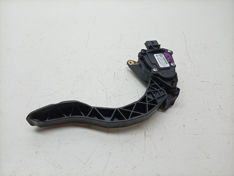 Recambio de potenciometro pedal para renault captur e-tech hybrid referencia OEM IAM  180100879R 