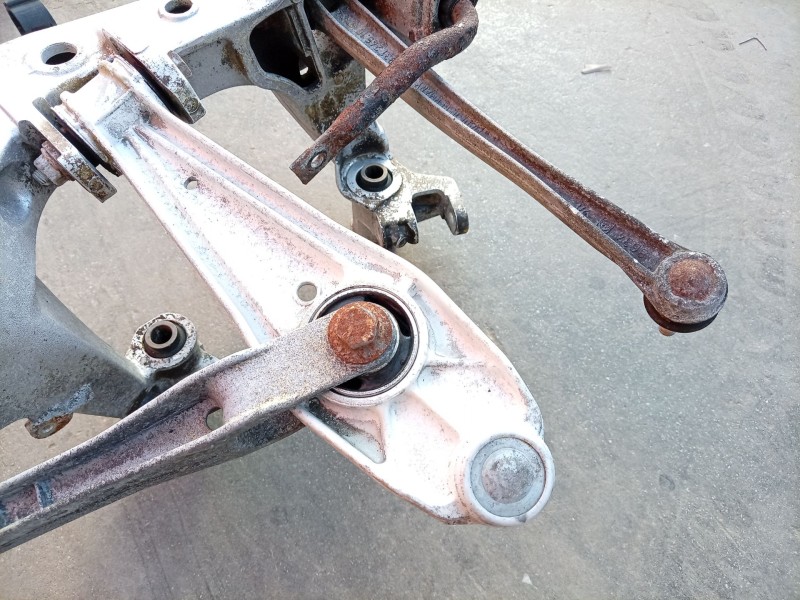 Recambio de puente trasero para porsche 911 descapotable (996) 3.4 carrera 4 referencia OEM IAM   