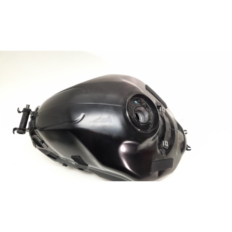 Recambio de deposito combustible para triumph street triple 765 rs street triple 765 rs referencia OEM IAM T2407560 T2407560 