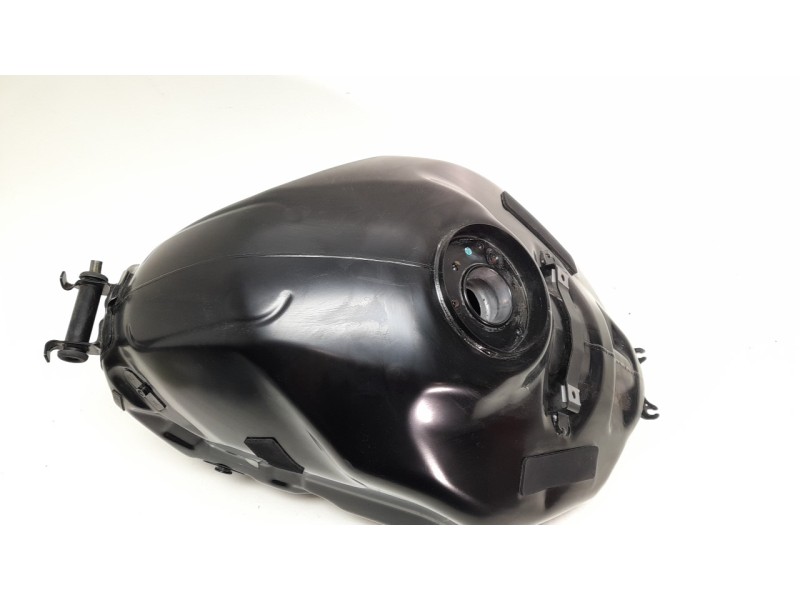 Recambio de deposito combustible para triumph street triple 765 rs street triple 765 rs referencia OEM IAM T2407560 T2407560 