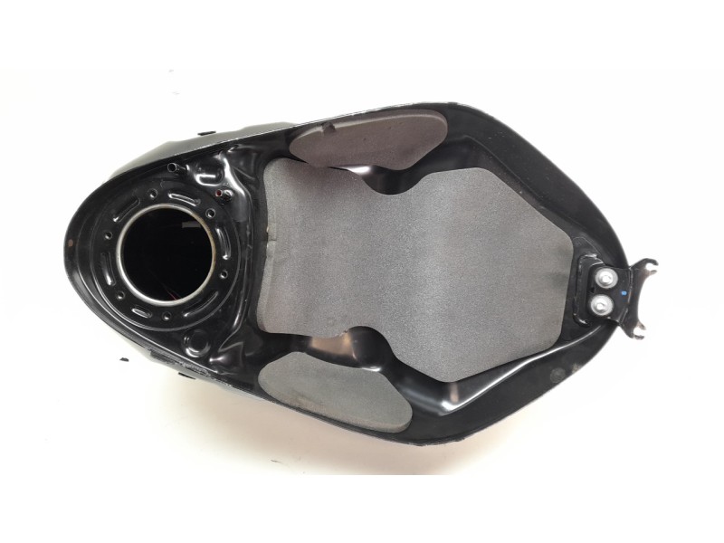 Recambio de deposito combustible para triumph street triple 765 rs street triple 765 rs referencia OEM IAM T2407560 T2407560 