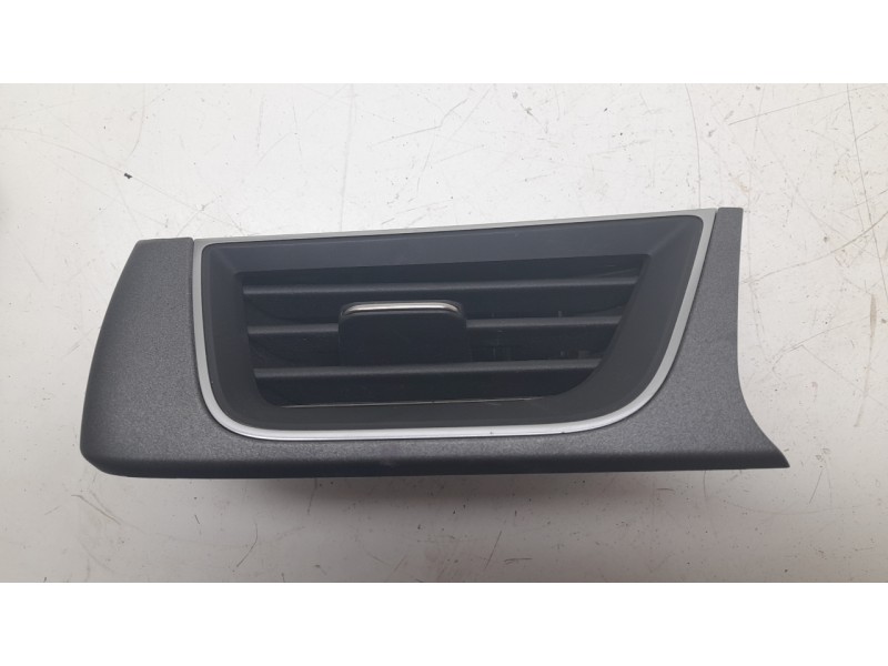 Recambio de aireador izquierdo para renault captur e-tech hybrid referencia OEM IAM  687613284R 