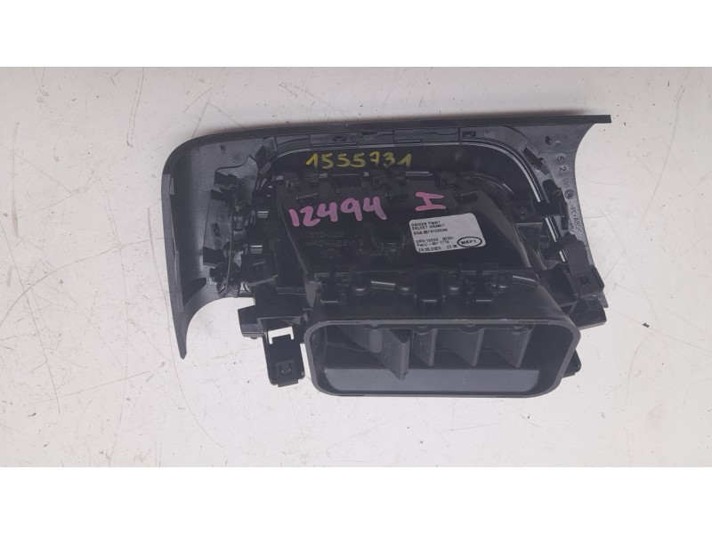 Recambio de aireador izquierdo para renault captur e-tech hybrid referencia OEM IAM  687613284R 