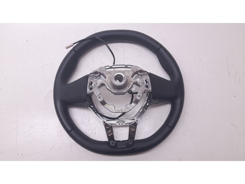 Recambio de volante para renault captur e-tech hybrid referencia OEM IAM  484004868R 
