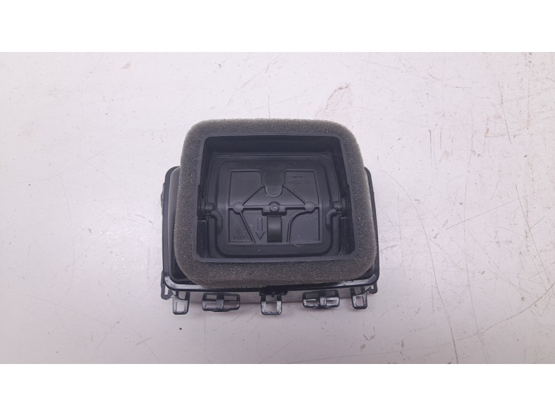 Recambio de rejilla aireadora para renault captur e-tech hybrid referencia OEM IAM  687609213R 