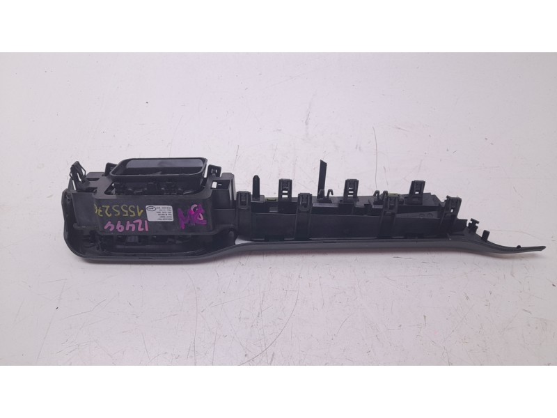 Recambio de aireador derecho para renault captur e-tech hybrid referencia OEM IAM 687604749R  