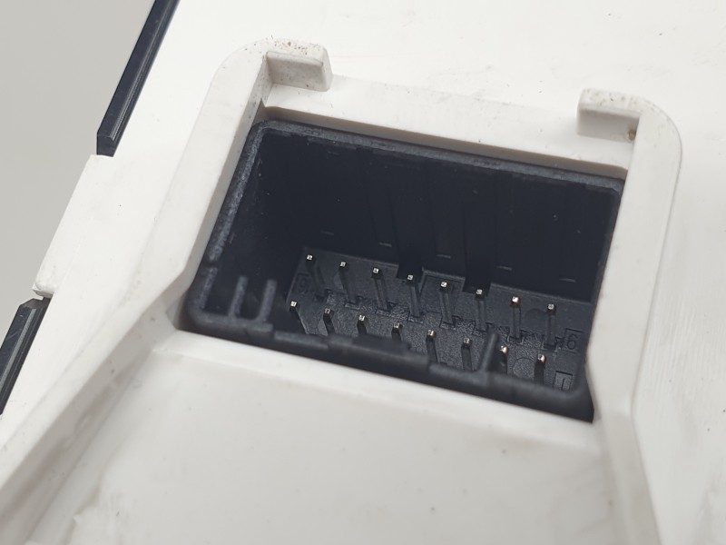 Recambio de mando elevalunas delantero izquierdo para kia ev9 100 gt-line awd referencia OEM IAM  93571DO010DFS 