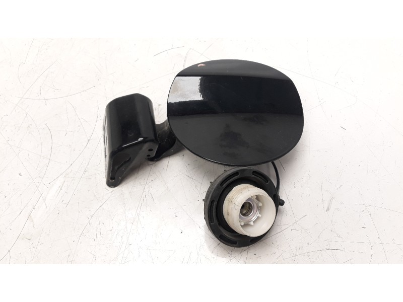 Recambio de tapa exterior combustible para hyundai i20 1.2 16v cat referencia OEM IAM 695101J000  