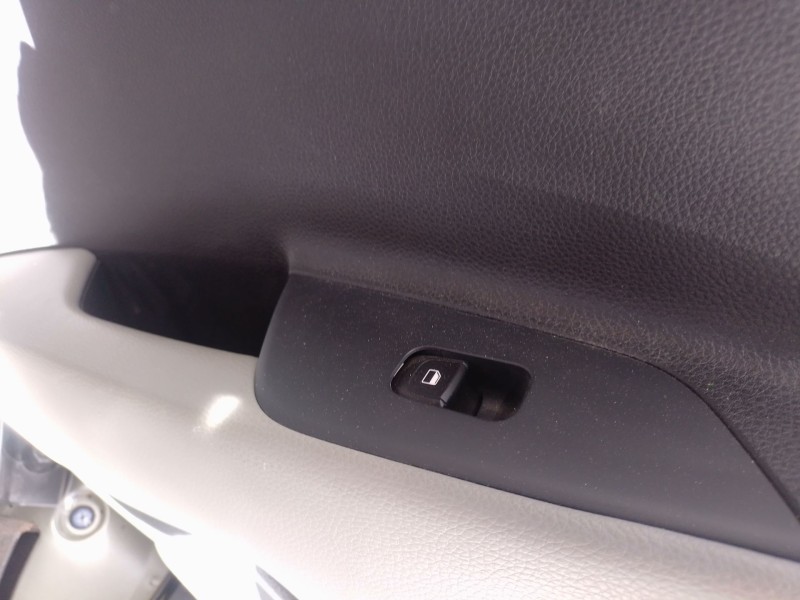Recambio de mando elevalunas trasero izquierdo para kia stonic (yb) 1.0 t-gdi eco-dynamics+ referencia OEM IAM   
