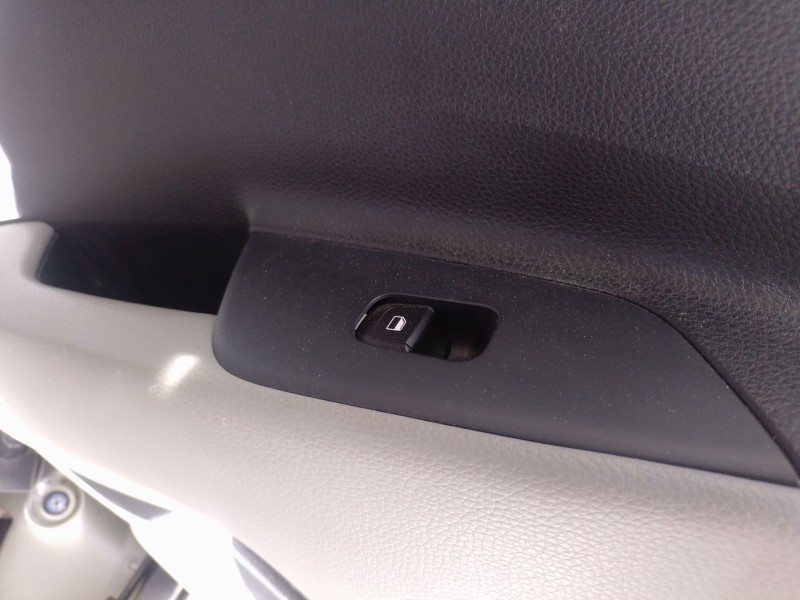 Recambio de mando elevalunas trasero izquierdo para kia stonic (yb) 1.0 t-gdi eco-dynamics+ referencia OEM IAM   