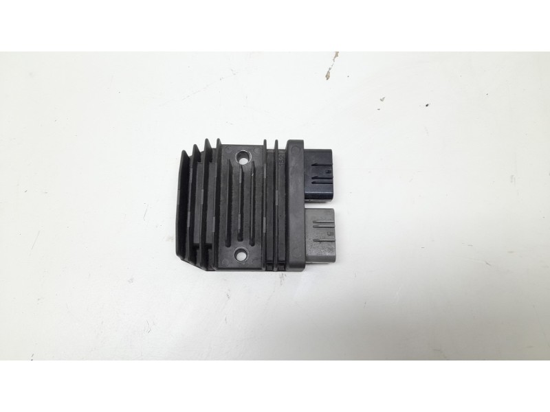Recambio de regulador de corriente para triumph street triple 765 rs street triple 765 rs referencia OEM IAM FH027AA T1300675 