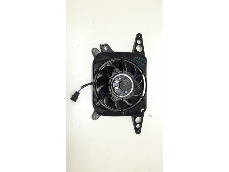 Recambio de electroventilador para triumph street triple 765 rs street triple 765 rs referencia OEM IAM  T2101744 