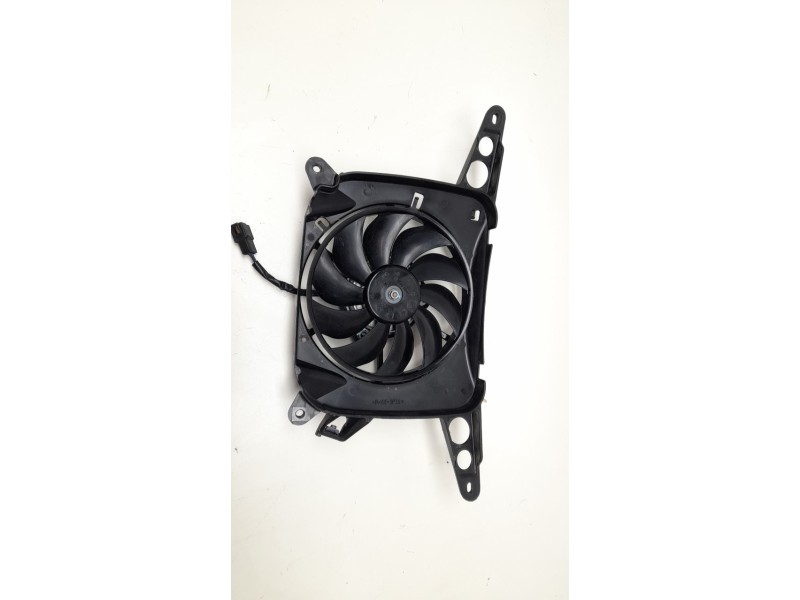 Recambio de electroventilador para triumph street triple 765 rs street triple 765 rs referencia OEM IAM  T2101744 