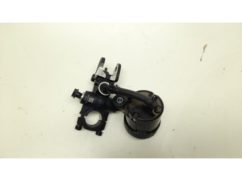 Recambio de bomba freno delantera para triumph street triple 765 rs street triple 765 rs referencia OEM IAM  T2024892 