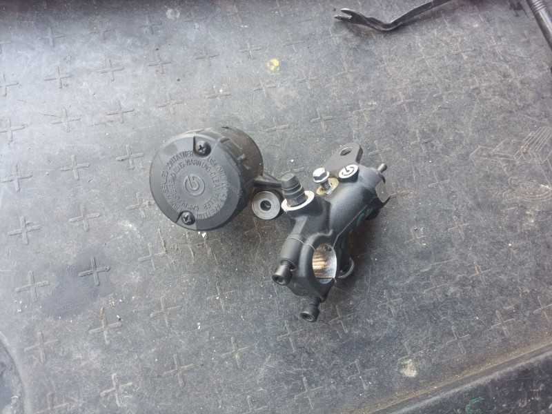Recambio de bomba freno delantera para triumph street triple 765 rs street triple 765 rs referencia OEM IAM  T2024892 