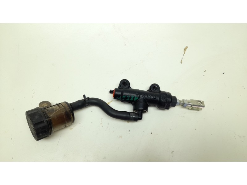 Recambio de bomba freno para triumph street triple 765 rs street triple 765 rs referencia OEM IAM  T2021816 