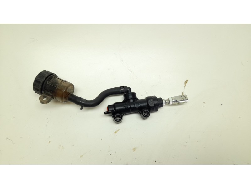 Recambio de bomba freno para triumph street triple 765 rs street triple 765 rs referencia OEM IAM  T2021816 
