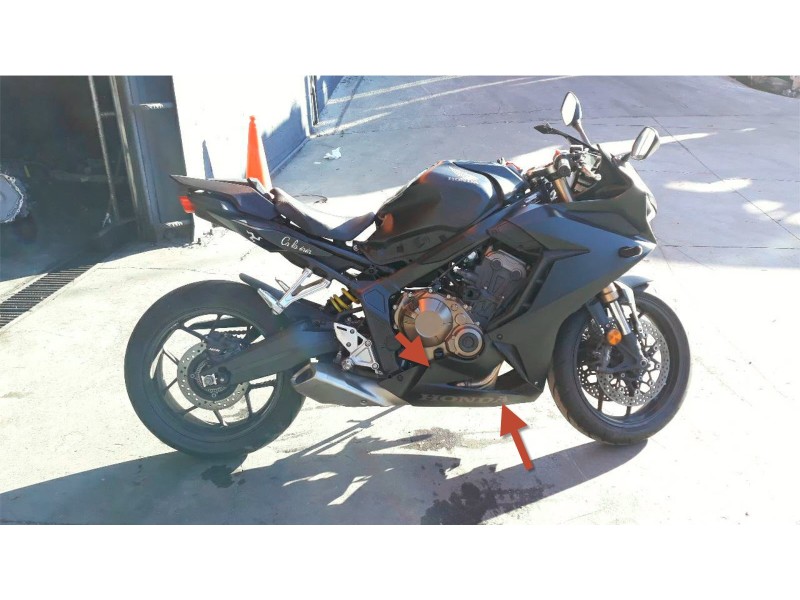 Recambio de moldura para honda cbr 650r referencia OEM IAM 64270MKND100  